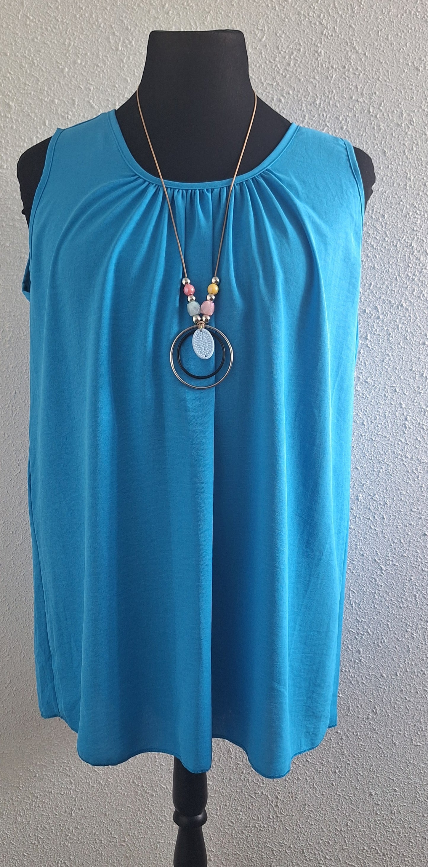 Top met ketting