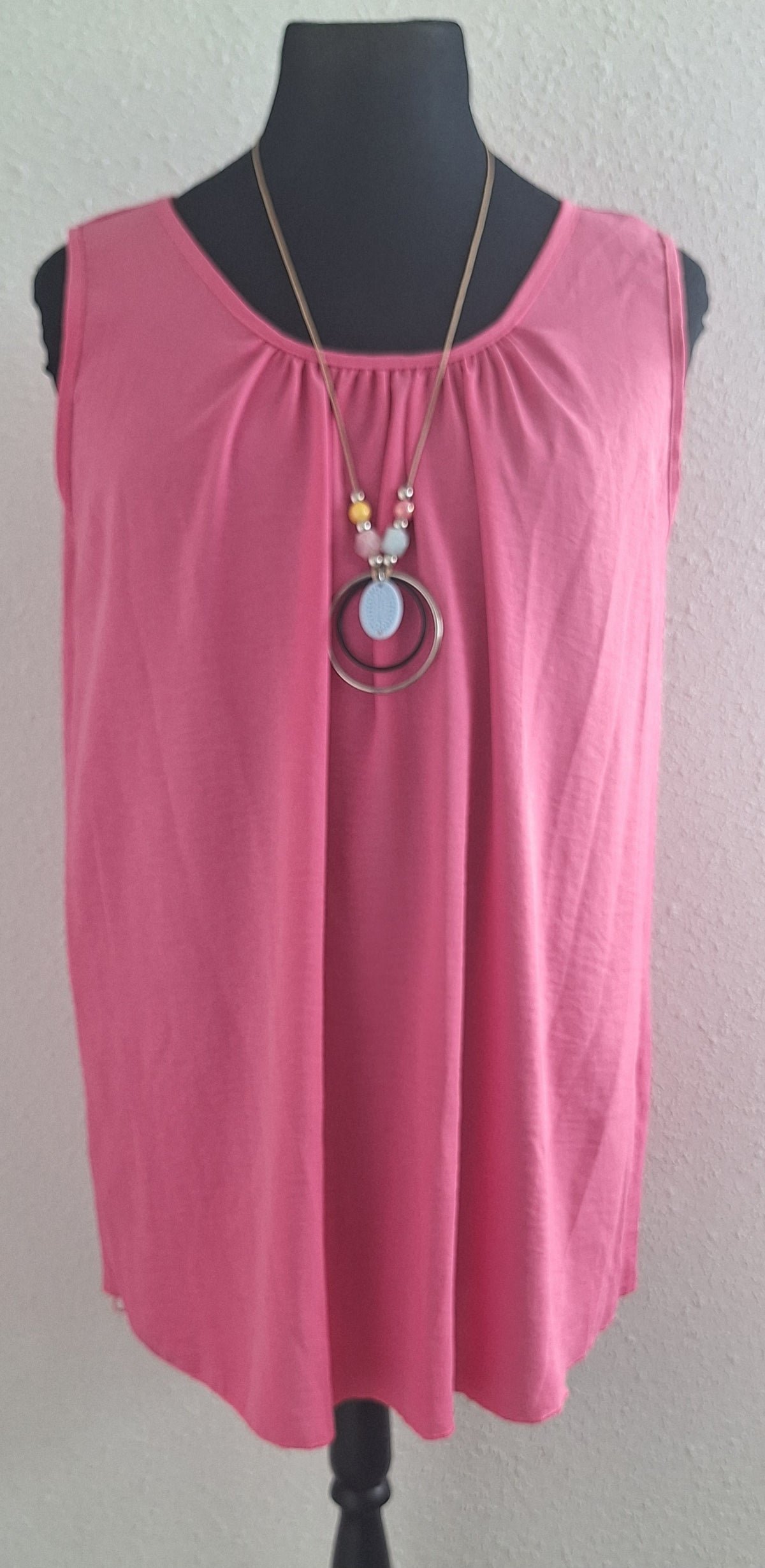 Top met ketting