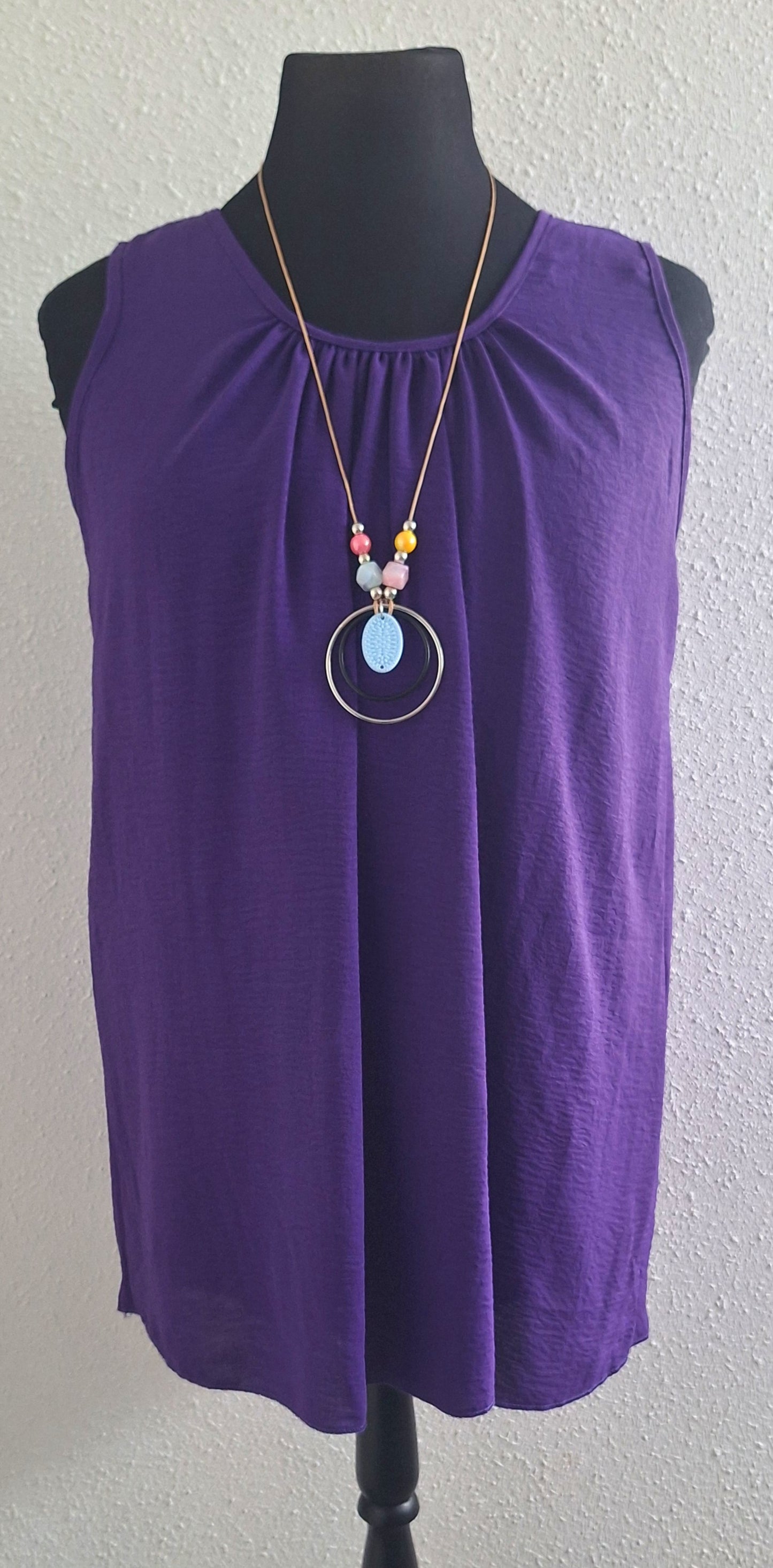 Top met ketting