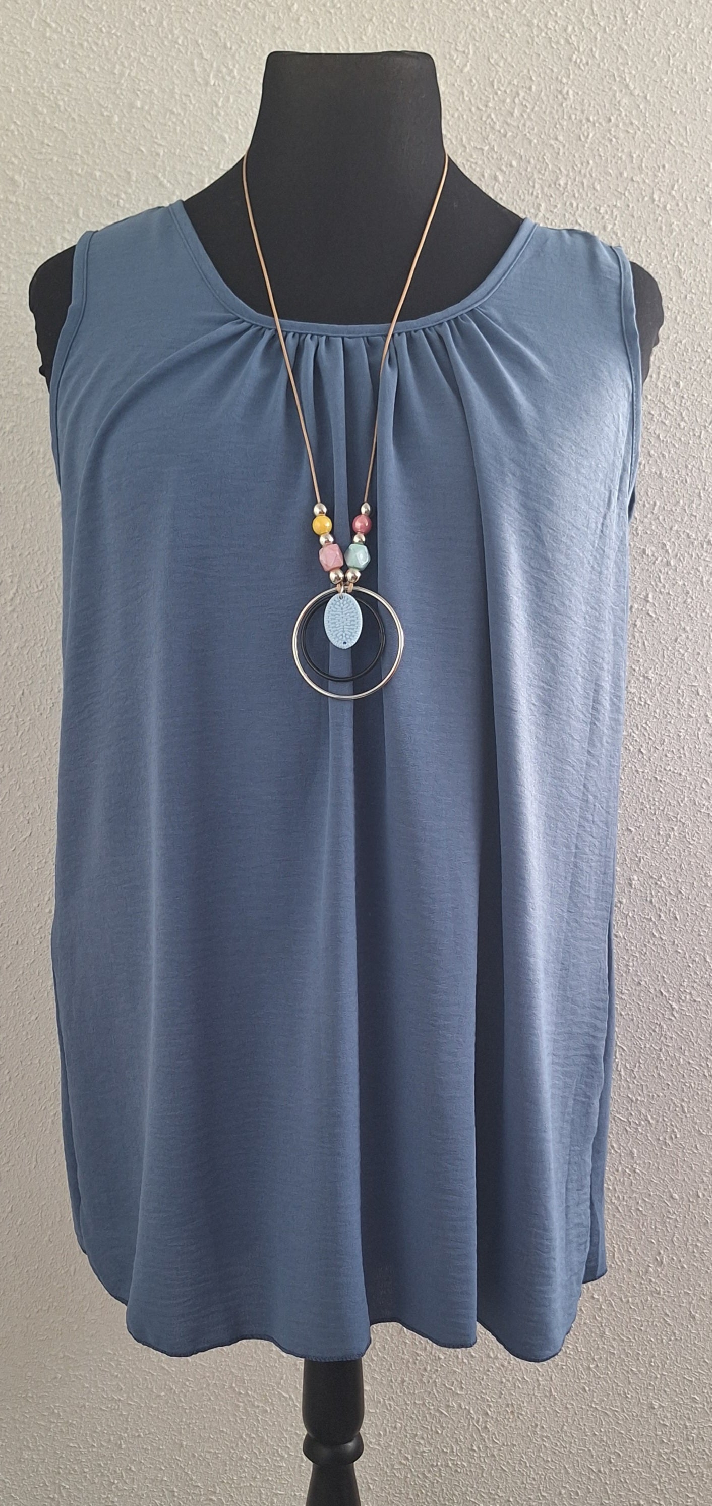 Top met ketting