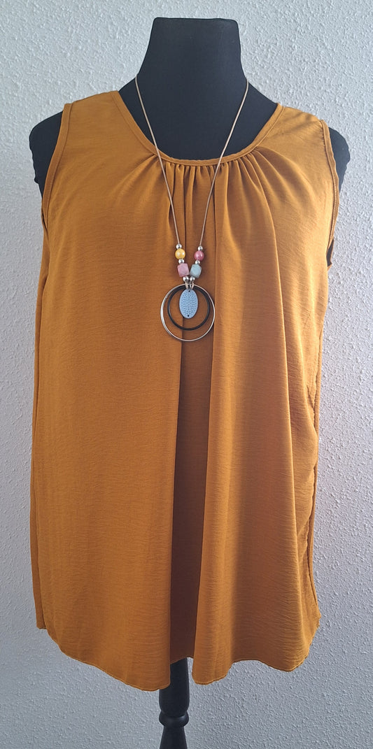 Top met ketting