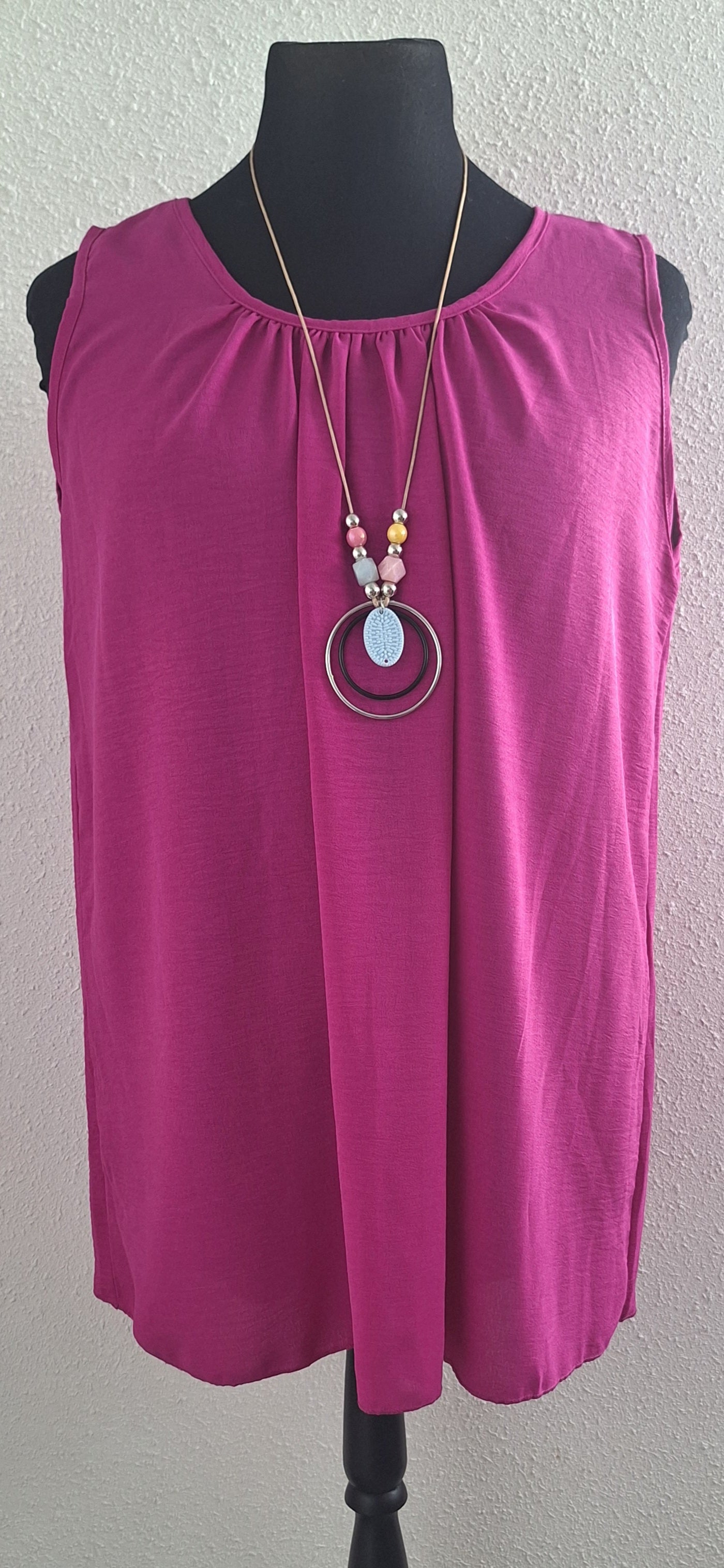 Top met ketting