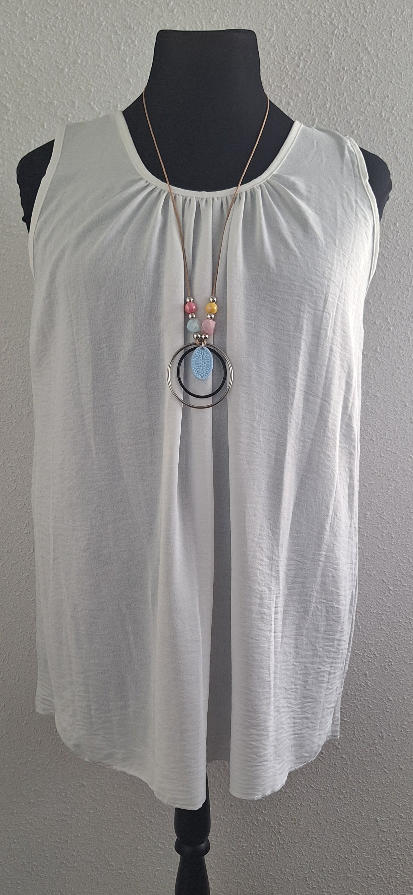 Top met ketting